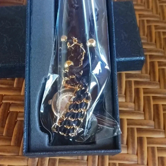 Women Watches Analog Quartz Round Dial Knitting Rope Chain Bracelet Watch NWT.. - Picture 4 of 4